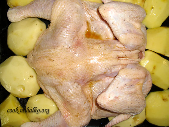 Обложить курицу картошкой